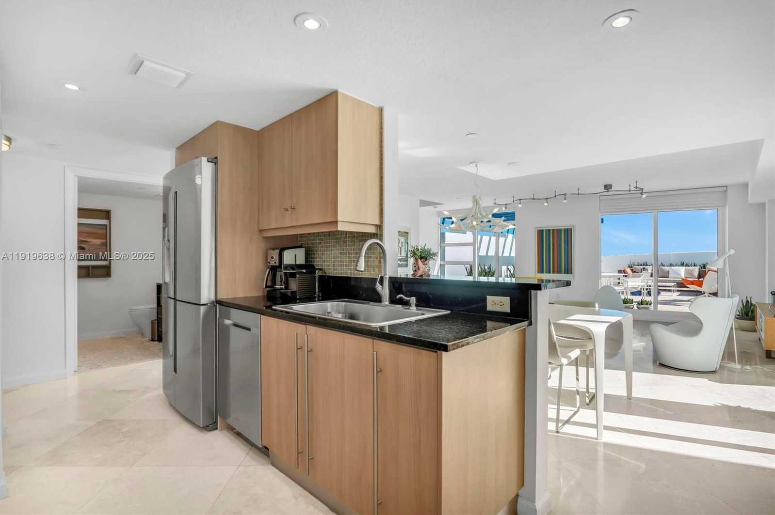 Small Image of 7600 COLLINS AVE #1012, Miami Beach Number 9