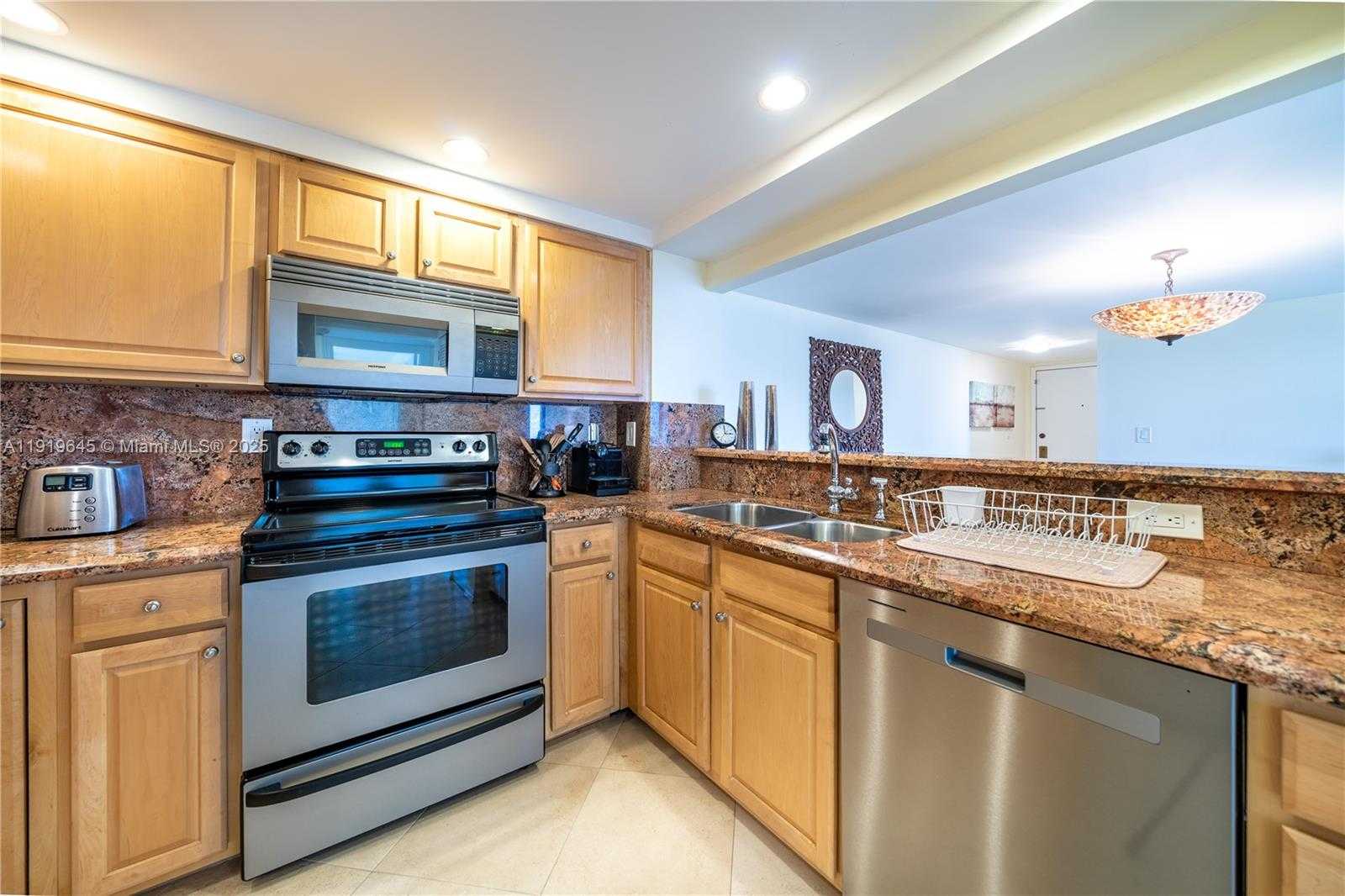 Small Image of 1621 COLLINS AVE #802, Miami Beach Number 14