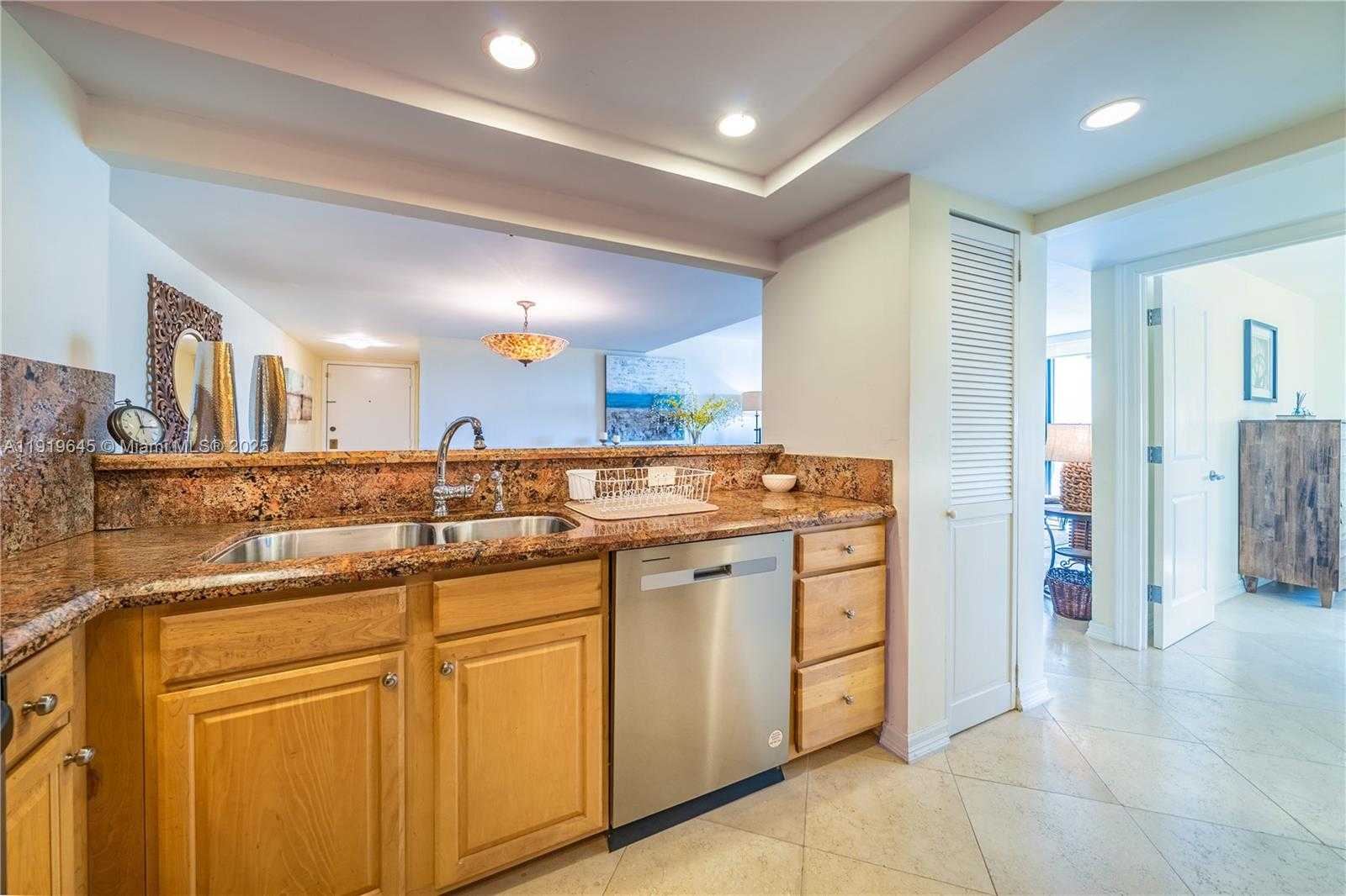 Small Image of 1621 COLLINS AVE #802, Miami Beach Number 15