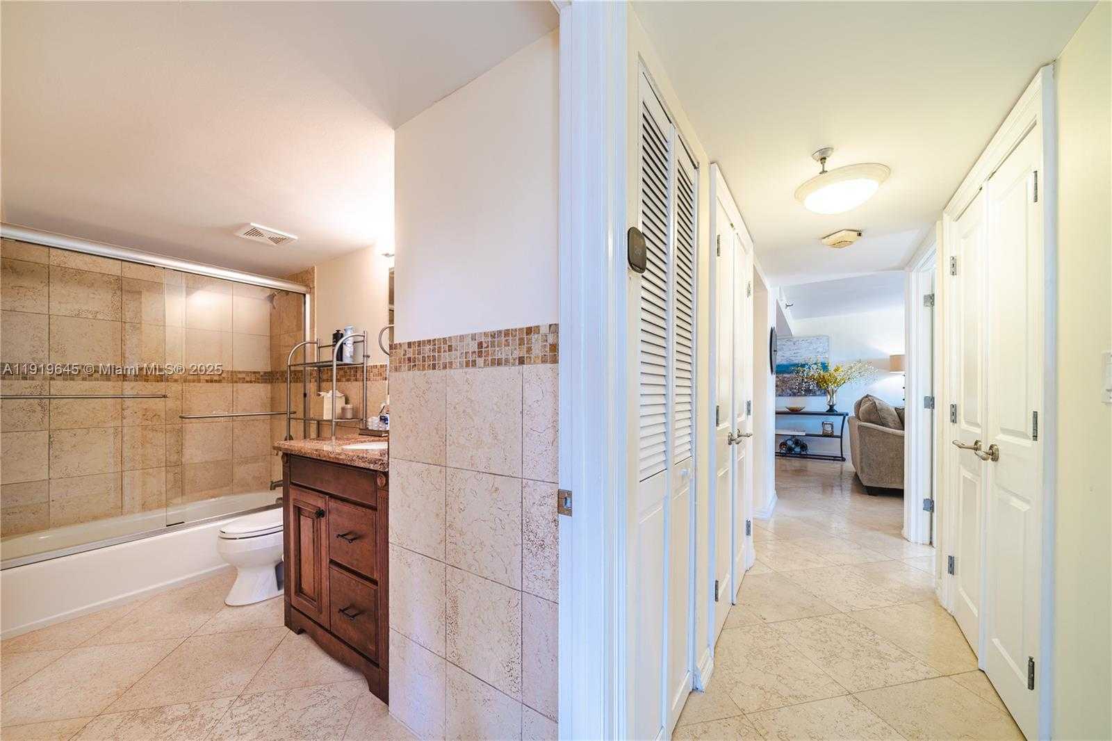 Small Image of 1621 COLLINS AVE #802, Miami Beach Number 25