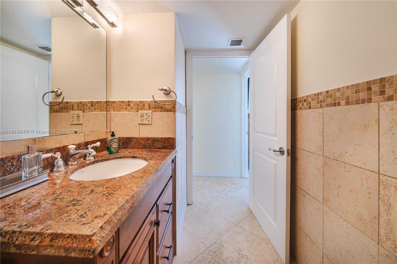 Small Image of 1621 COLLINS AVE #802, Miami Beach Number 26