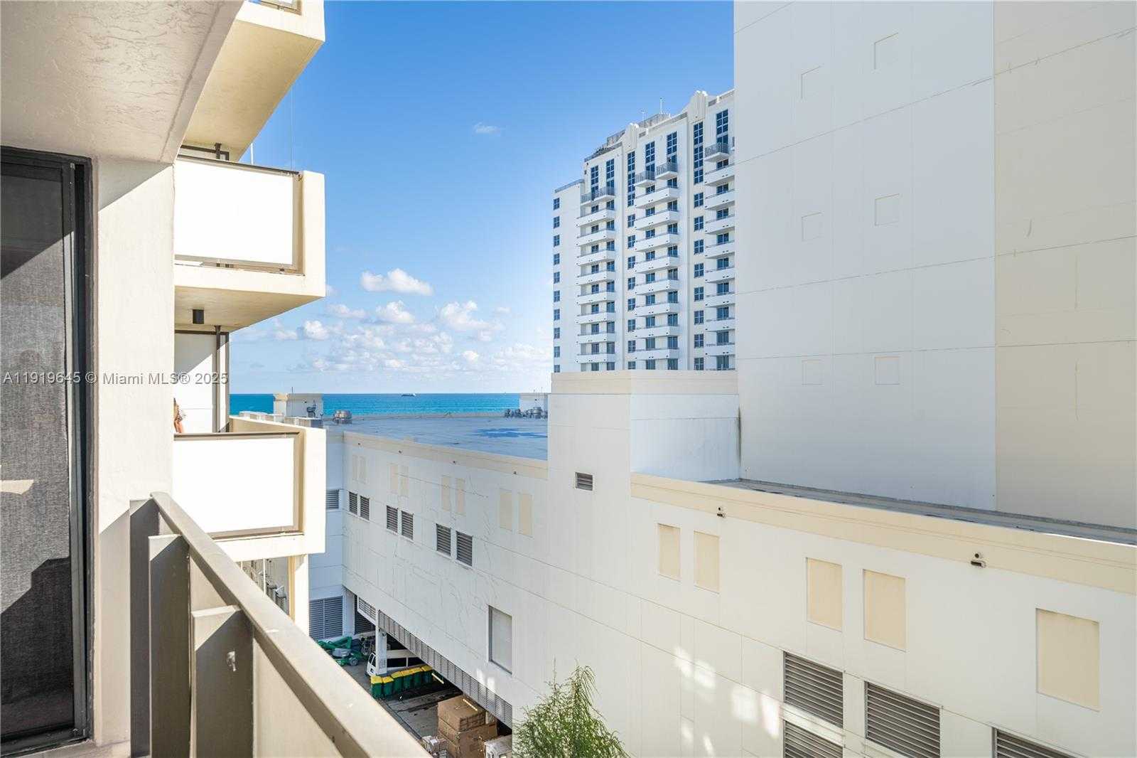 Small Image of 1621 COLLINS AVE #802, Miami Beach Number 42