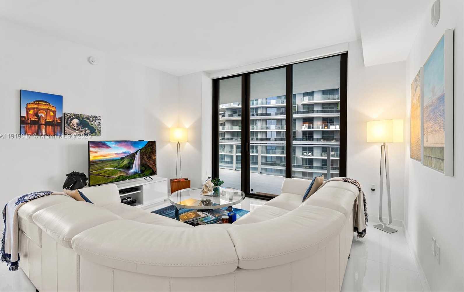 Small Image of 1010 BRICKELL AVE #4206, Miami Number 2