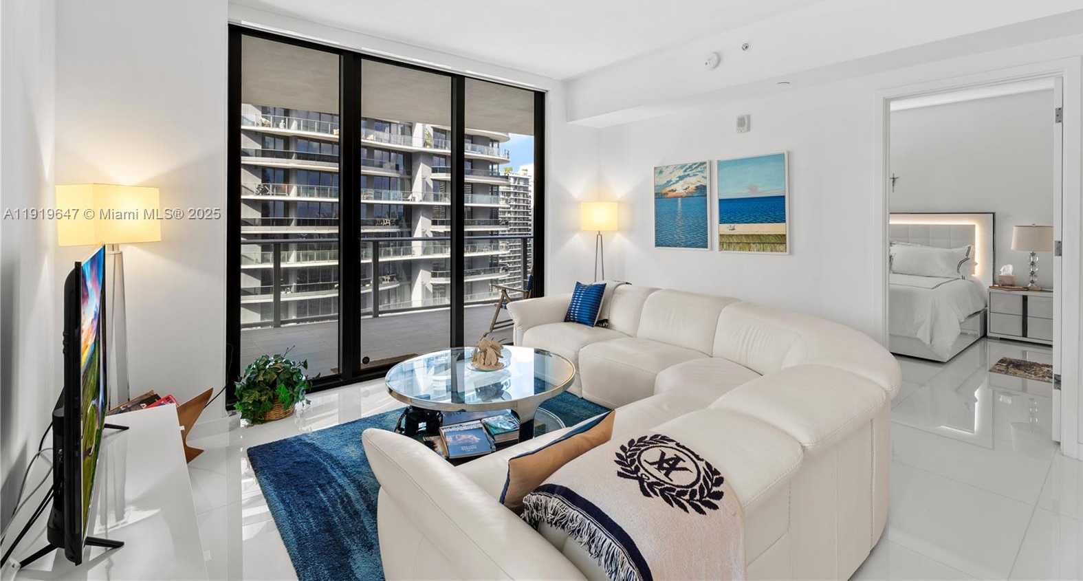 Small Image of 1010 BRICKELL AVE #4206, Miami Number 3