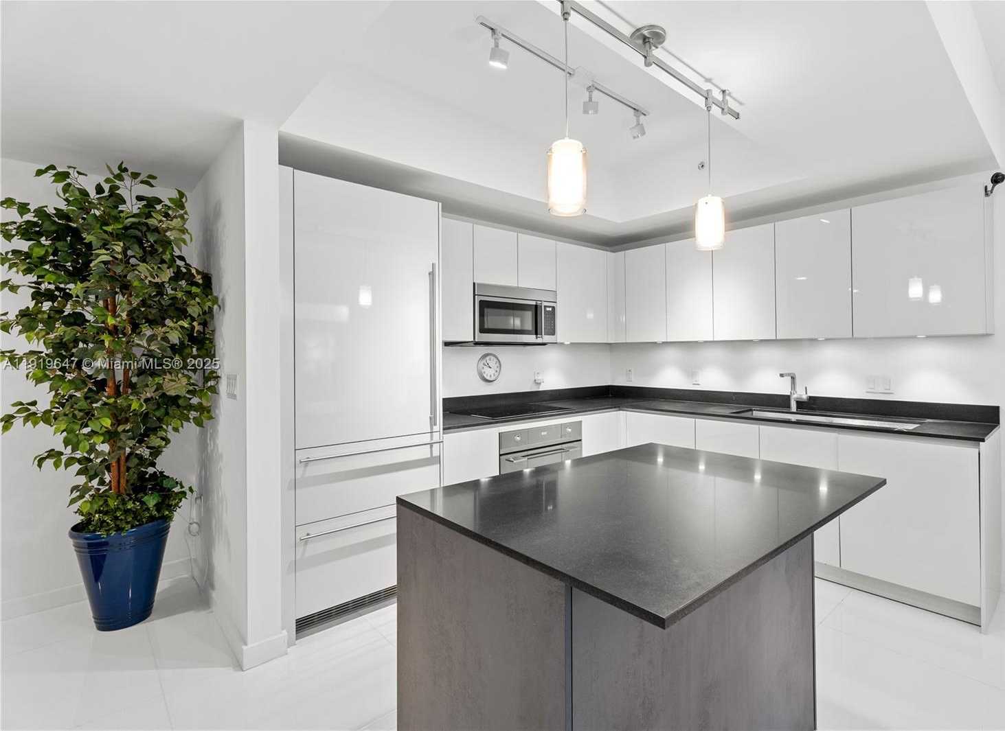 Small Image of 1010 BRICKELL AVE #4206, Miami Number 8