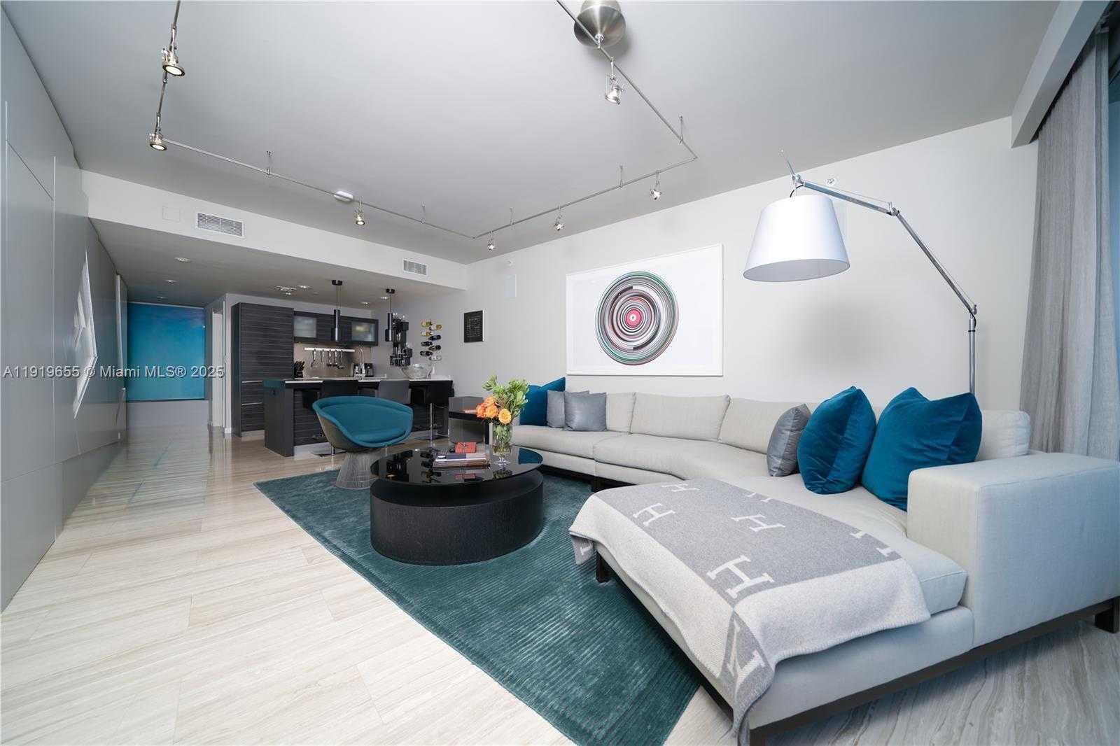 Imagen de Pequeño Objeto