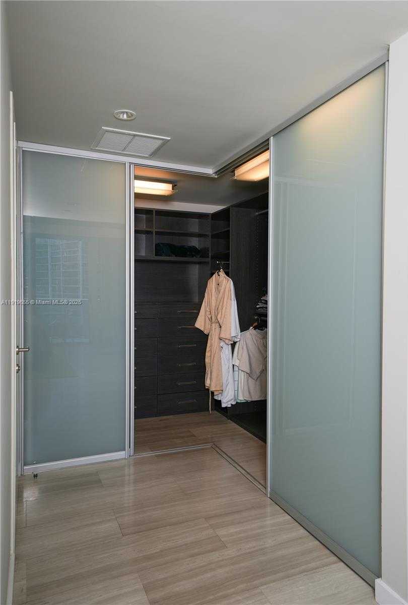 Imagen de Pequeño Objeto