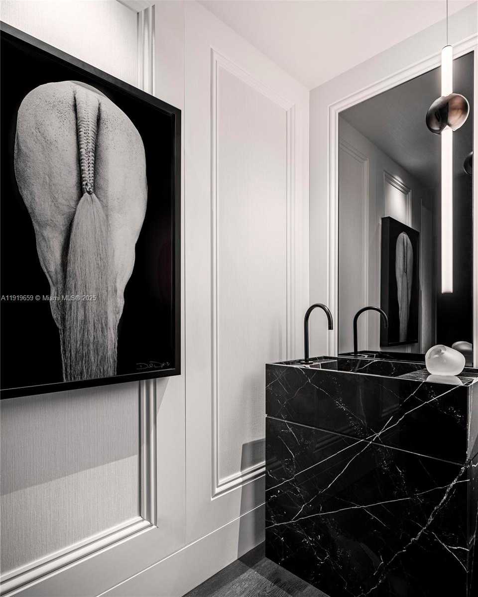 Small Image of 1040 BISCAYNE BLVD #2202, Miami Number 14