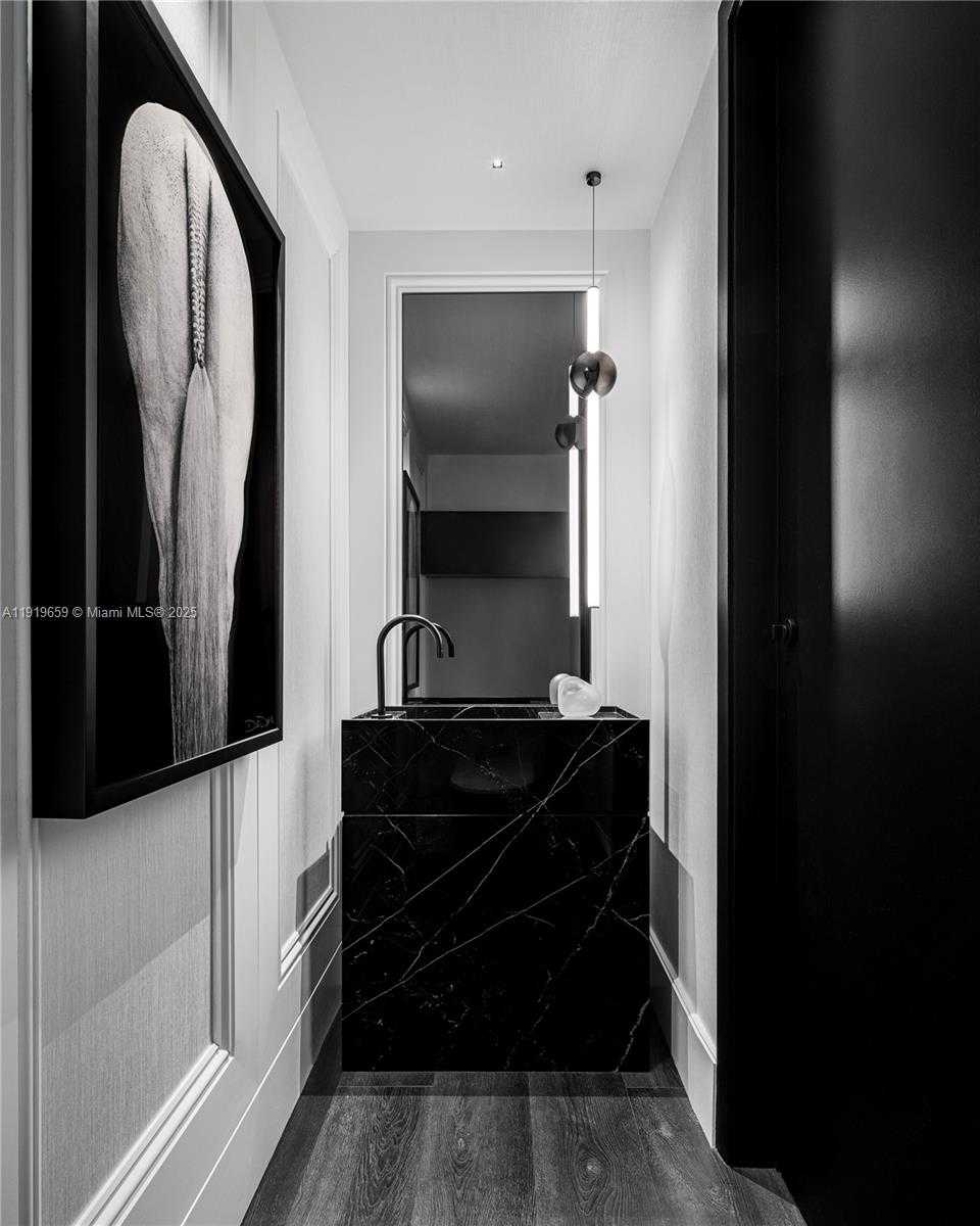 Small Image of 1040 BISCAYNE BLVD #2202, Miami Number 15