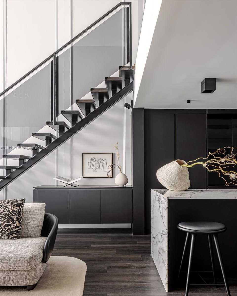 Small Image of 1040 BISCAYNE BLVD #2202, Miami Number 6