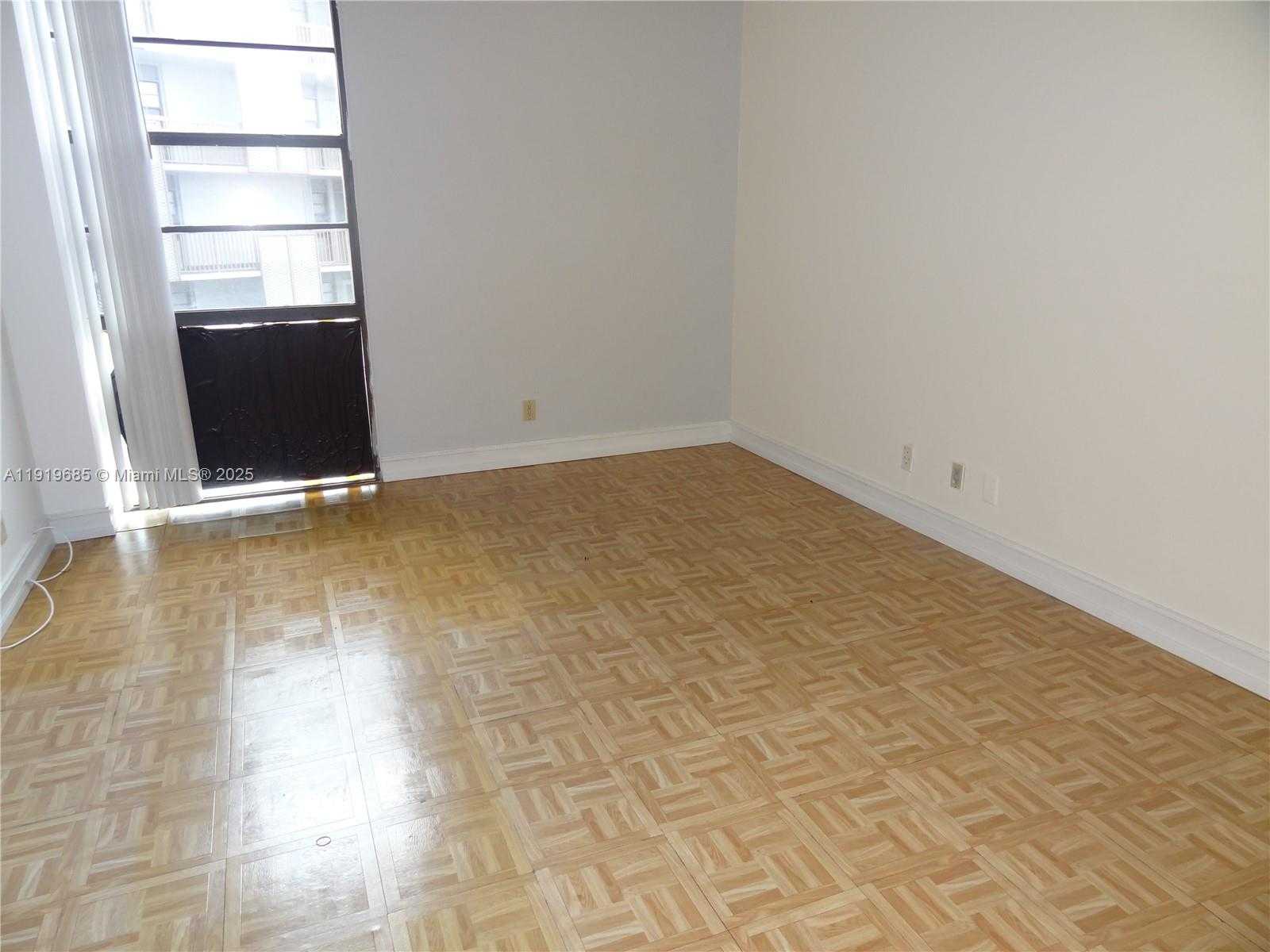 Imagen de Pequeño Objeto