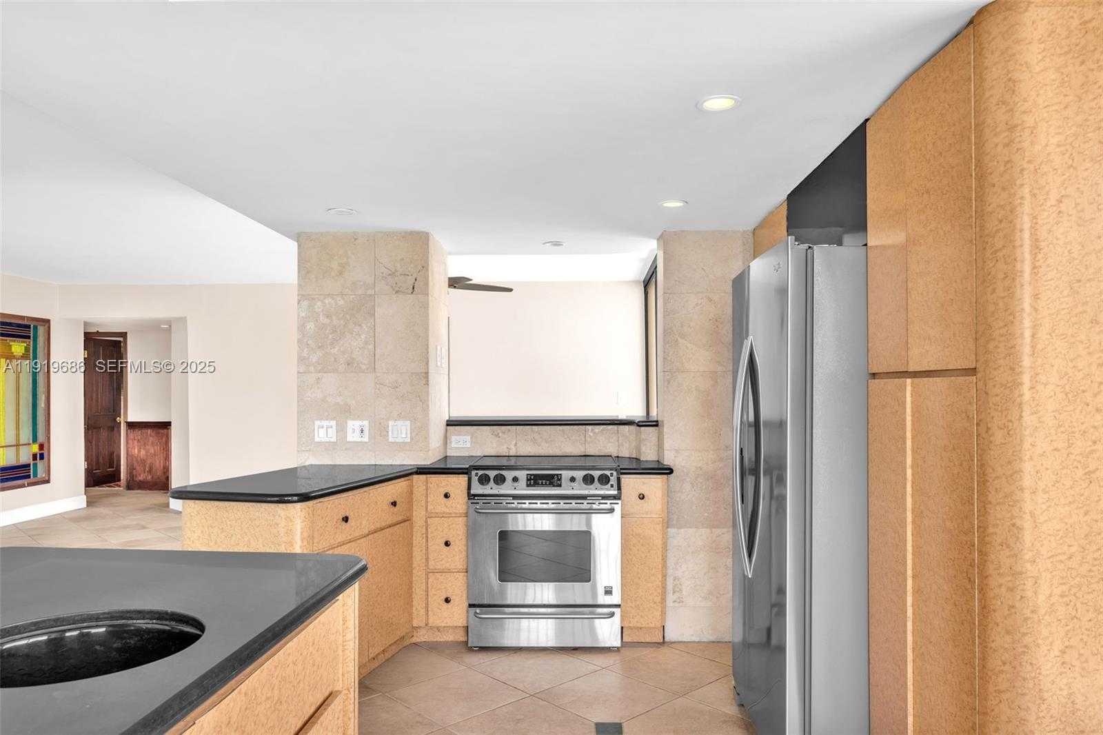 Small Image of 801 NORTH VENETIAN DR #208, Miami Beach Number 19