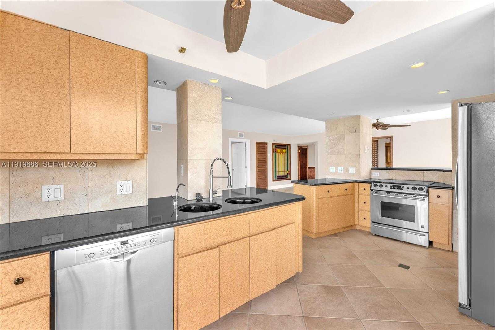 Small Image of 801 NORTH VENETIAN DR #208, Miami Beach Number 20