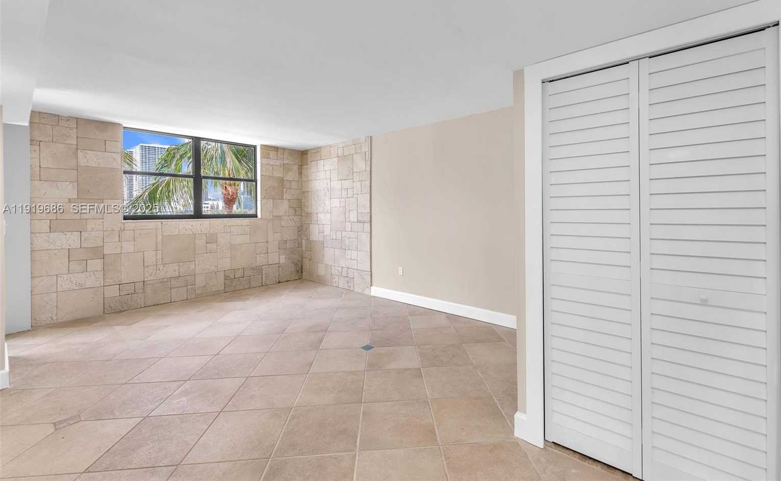 Small Image of 801 NORTH VENETIAN DR #208, Miami Beach Number 25
