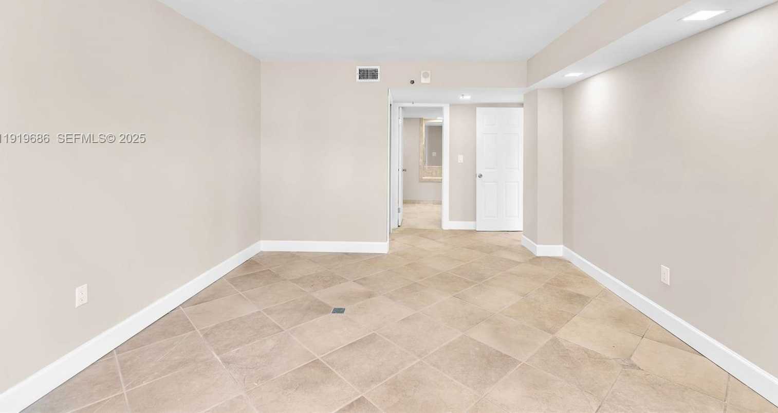 Small Image of 801 NORTH VENETIAN DR #208, Miami Beach Number 29