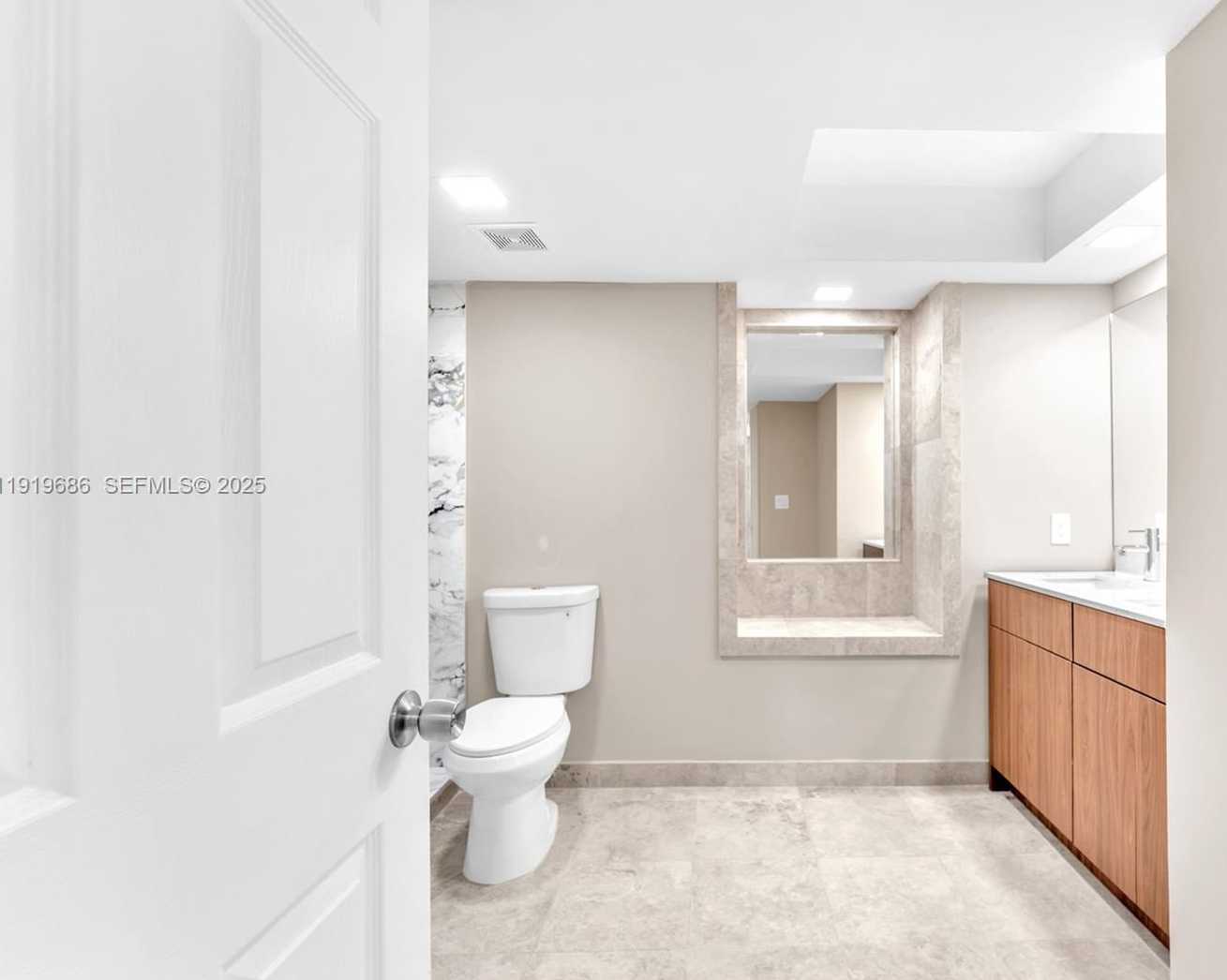 Small Image of 801 NORTH VENETIAN DR #208, Miami Beach Number 32