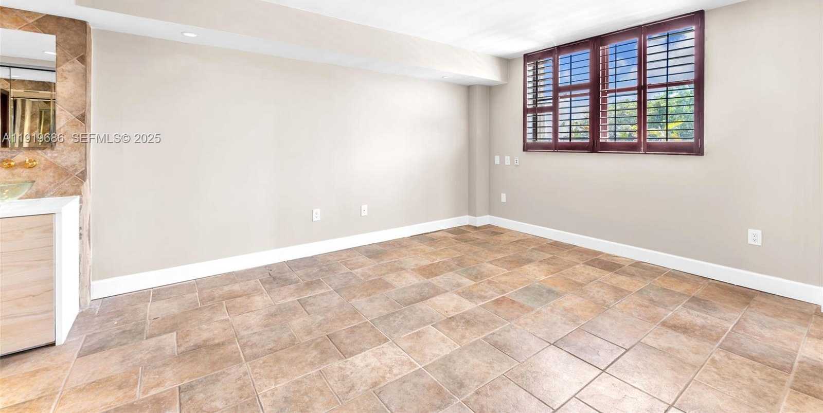 Small Image of 801 NORTH VENETIAN DR #208, Miami Beach Number 35