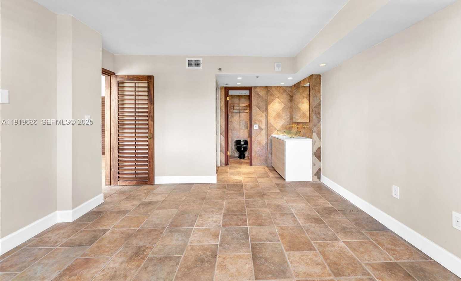 Small Image of 801 NORTH VENETIAN DR #208, Miami Beach Number 38