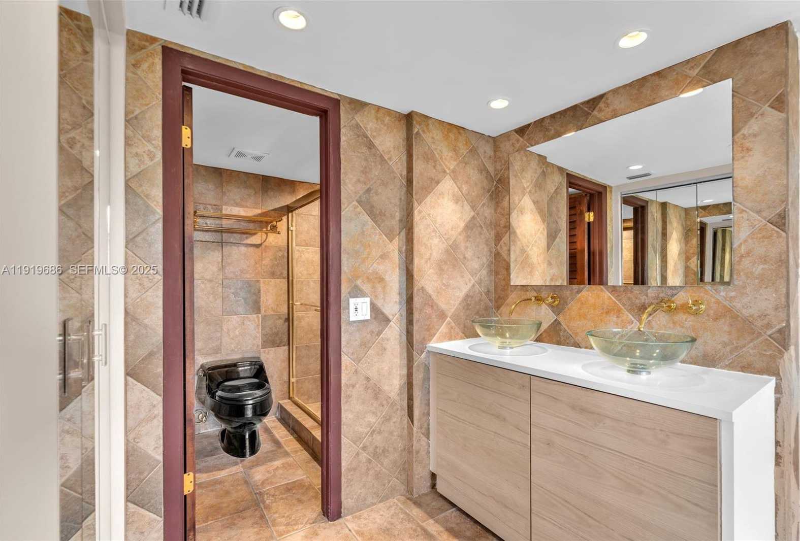 Small Image of 801 NORTH VENETIAN DR #208, Miami Beach Number 40