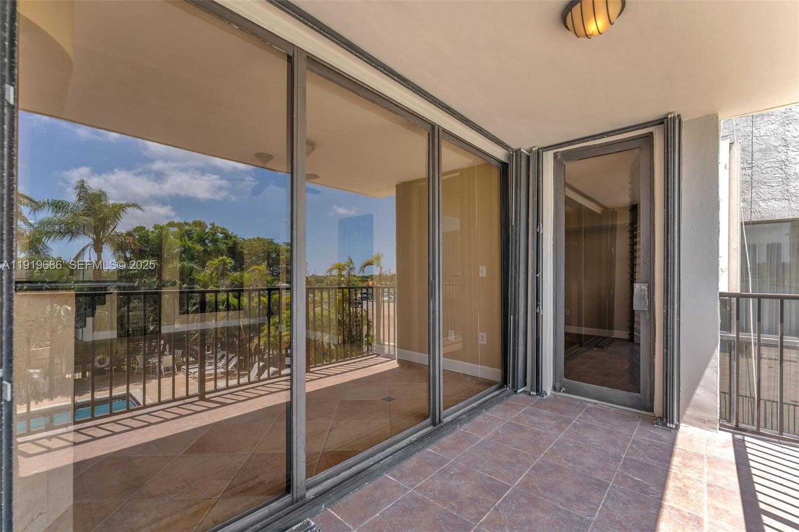 Small Image of 801 NORTH VENETIAN DR #208, Miami Beach Number 46