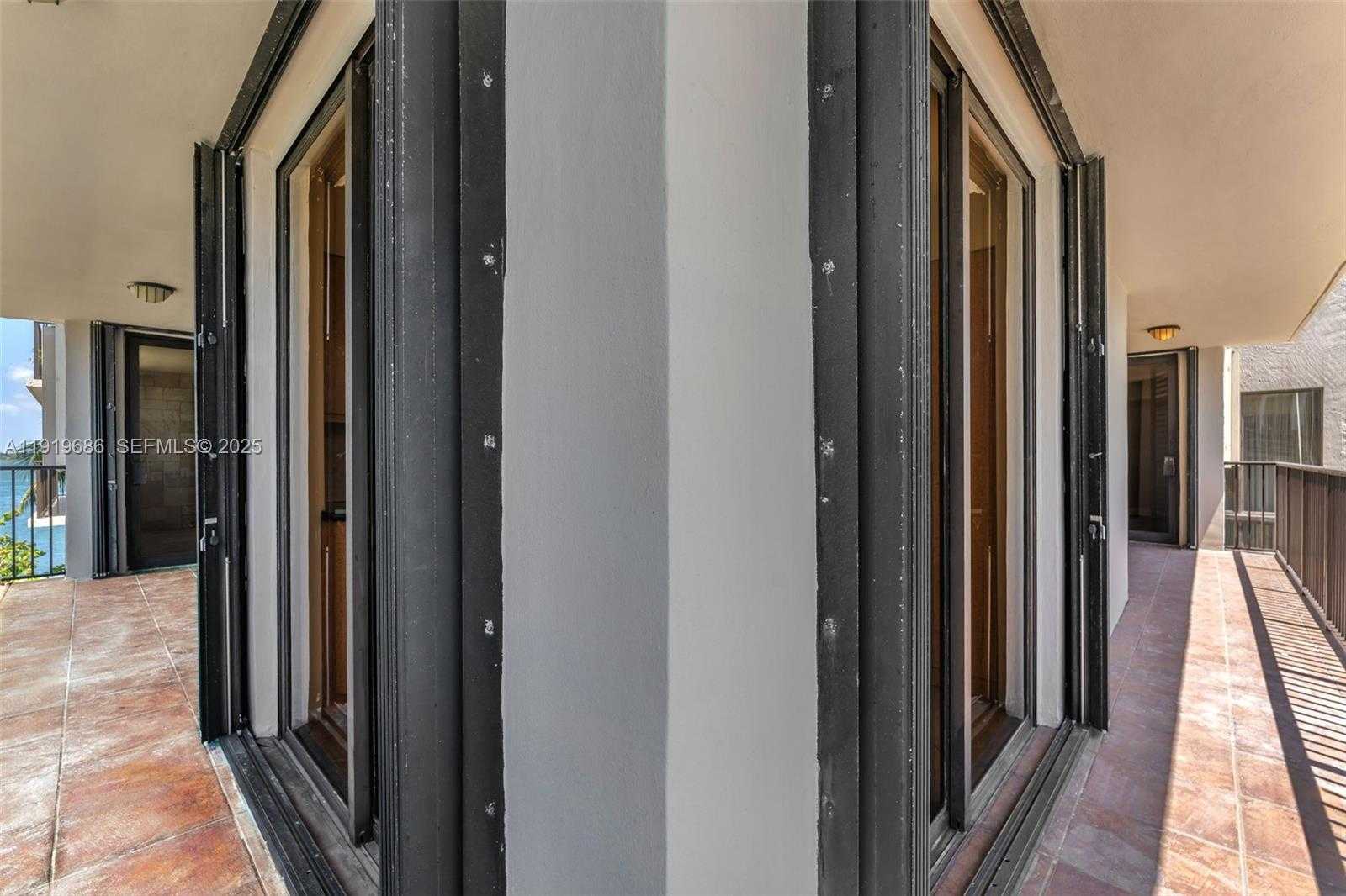 Small Image of 801 NORTH VENETIAN DR #208, Miami Beach Number 47