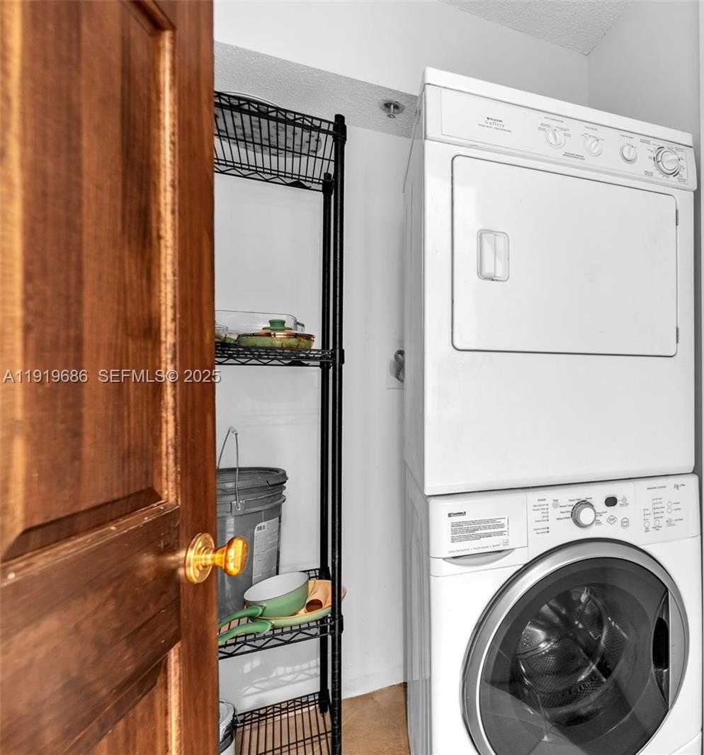 Small Image of 801 NORTH VENETIAN DR #208, Miami Beach Number 6