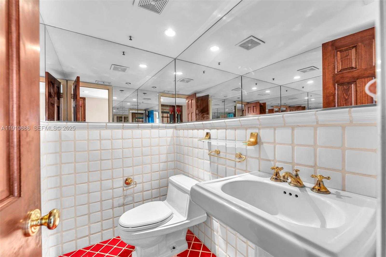 Small Image of 801 NORTH VENETIAN DR #208, Miami Beach Number 7