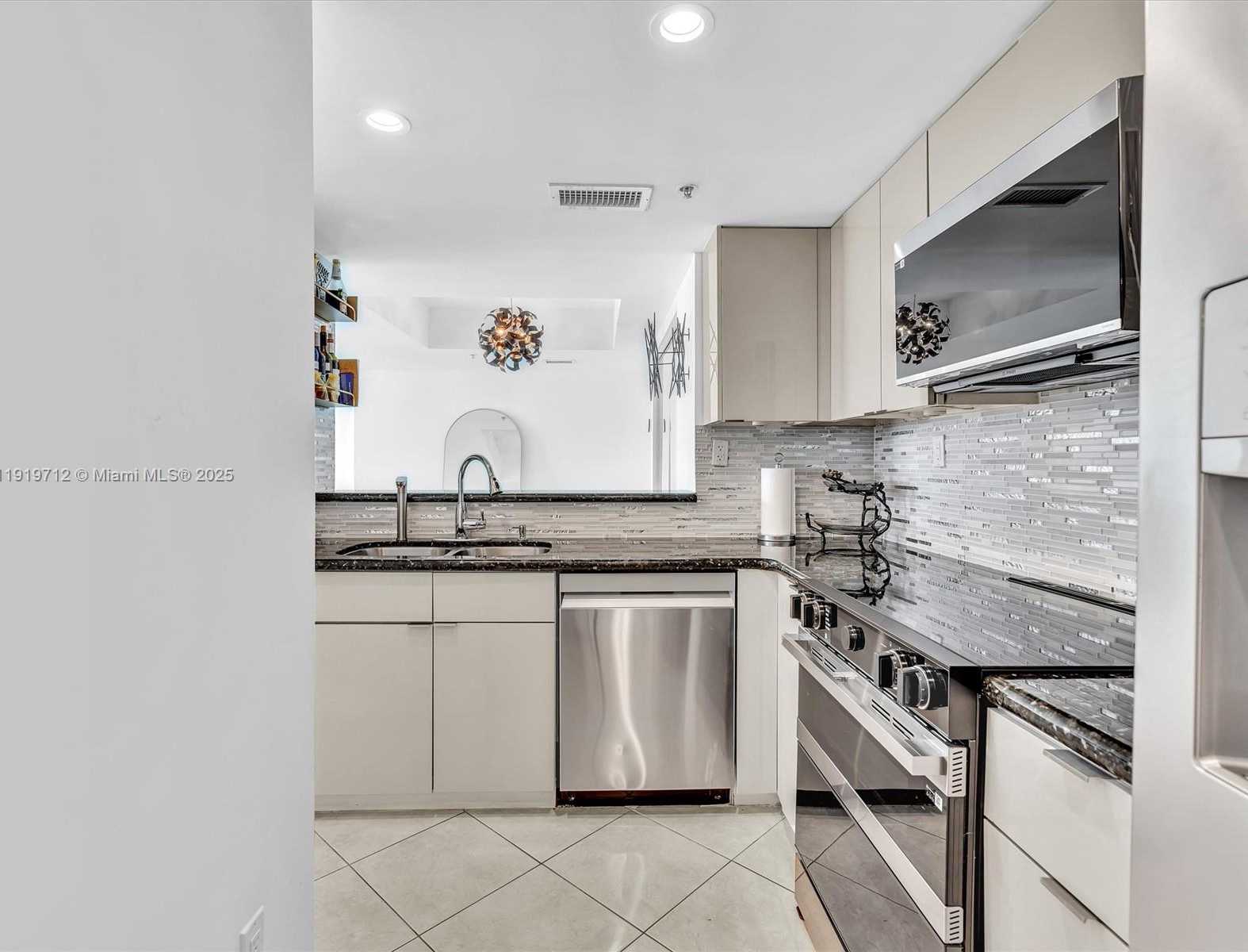 Small Image of 650 WEST AVE #1605, Miami Beach Number 10