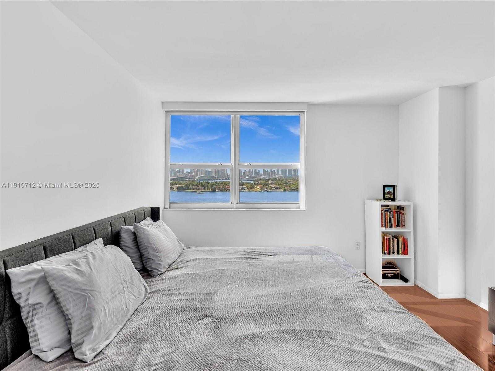 Small Image of 650 WEST AVE #1605, Miami Beach Number 12