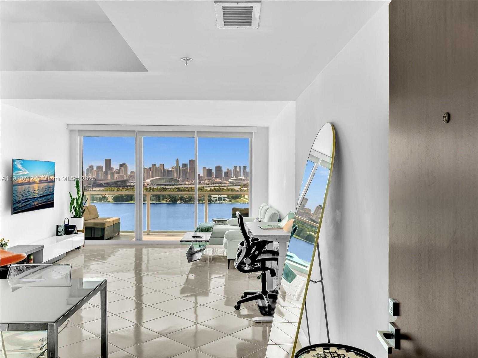 Small Image of 650 WEST AVE #1605, Miami Beach Number 3