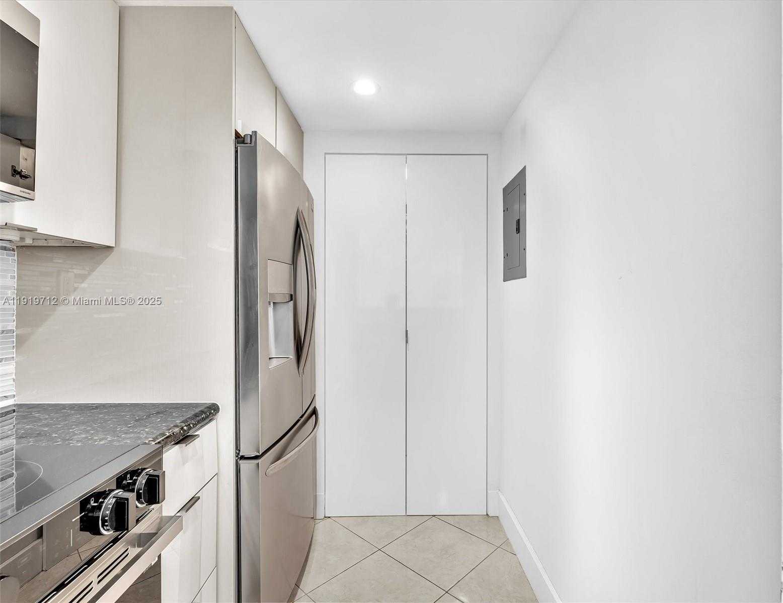 Small Image of 650 WEST AVE #1605, Miami Beach Number 37