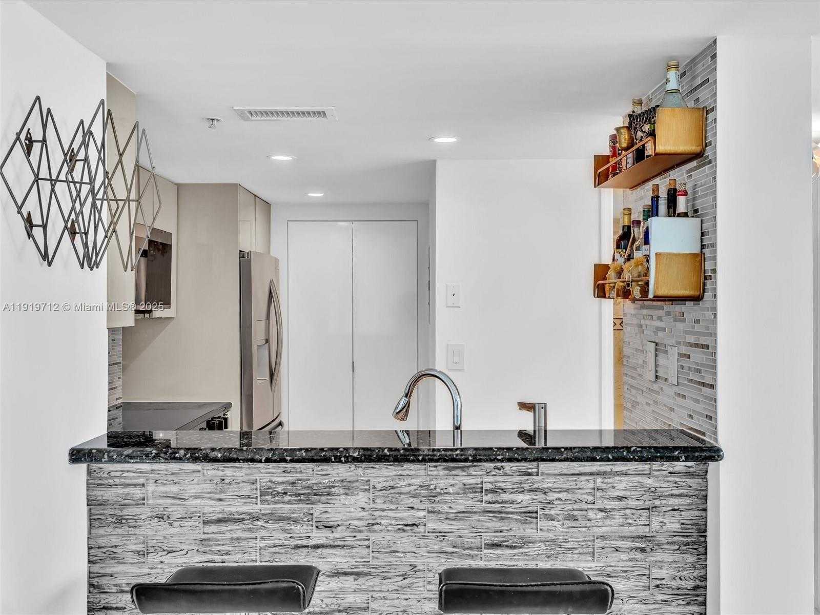 Small Image of 650 WEST AVE #1605, Miami Beach Number 6