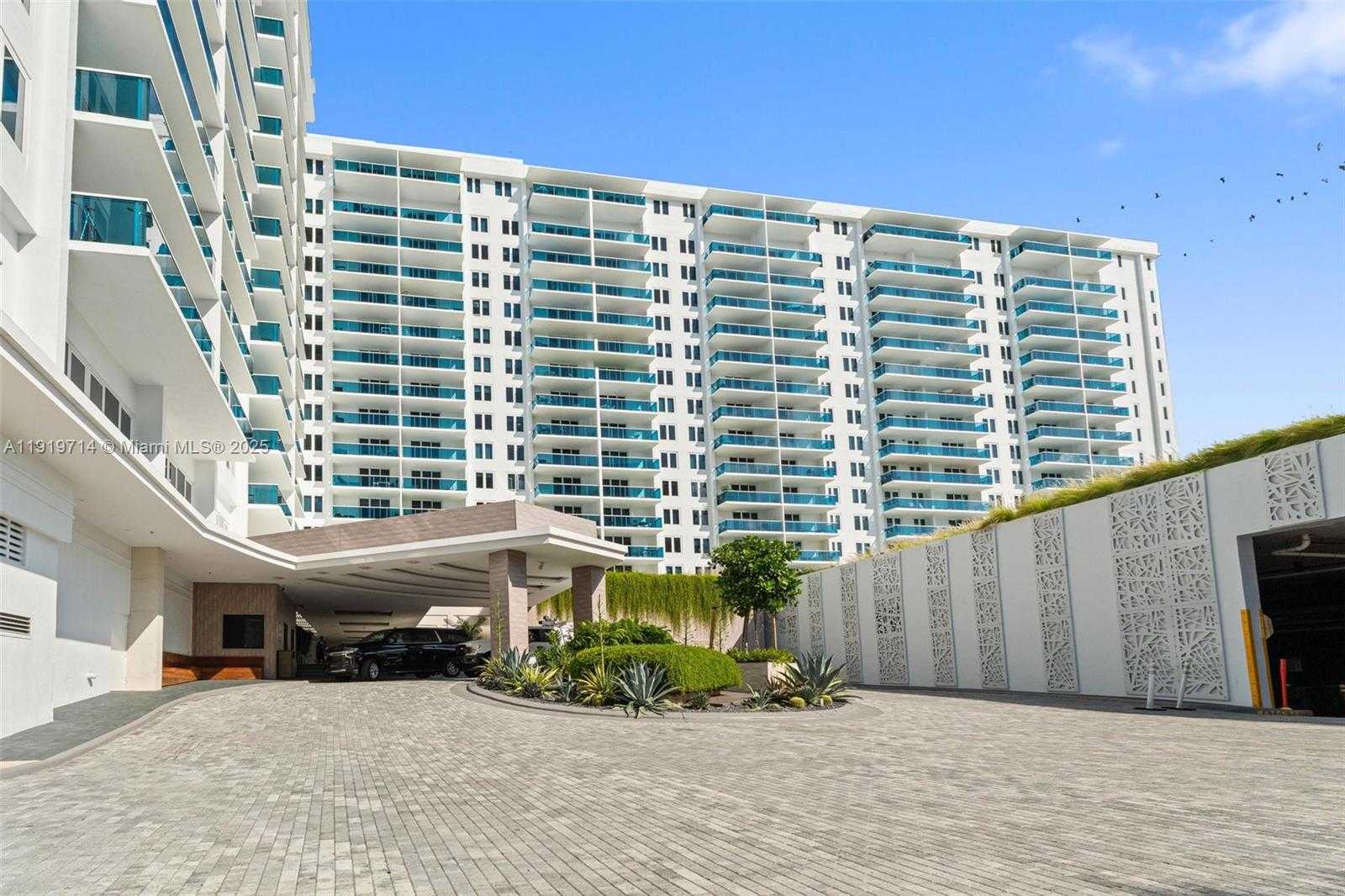 Small Image of 2301 COLLINS AVE #802, Miami Beach Number 1