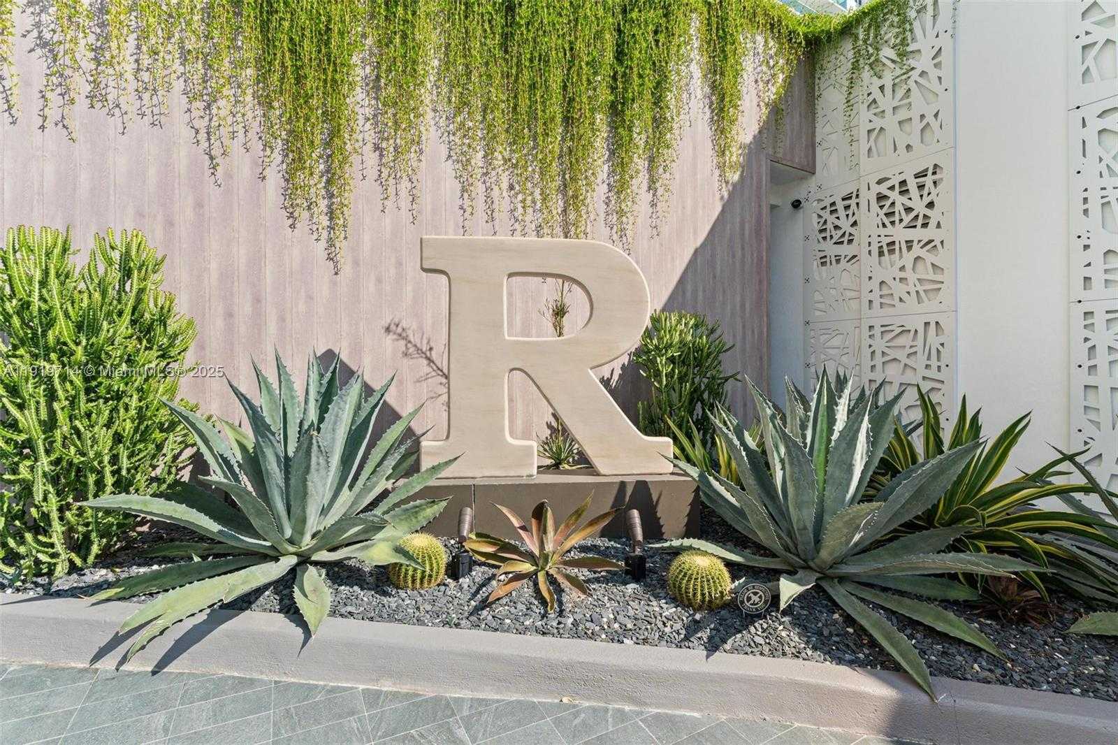 Small Image of 2301 COLLINS AVE #802, Miami Beach Number 2