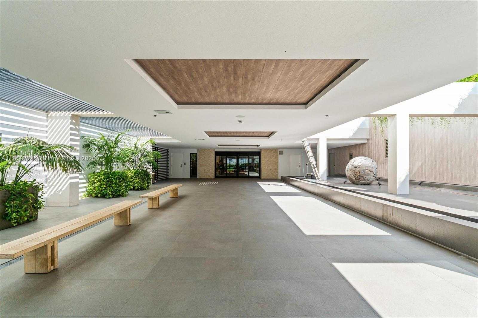 Small Image of 2301 COLLINS AVE #802, Miami Beach Number 3