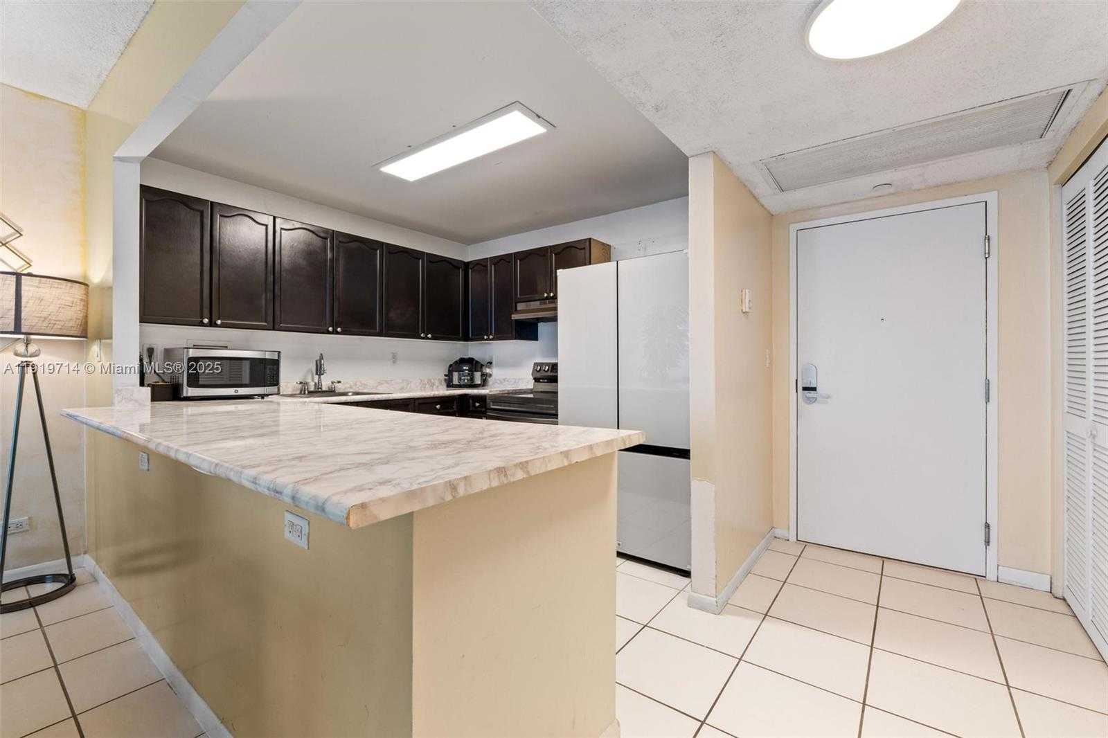 Small Image of 2301 COLLINS AVE #802, Miami Beach Number 8