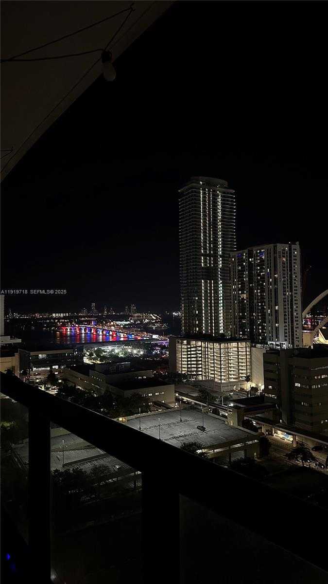 Imagen de Pequeño Objeto