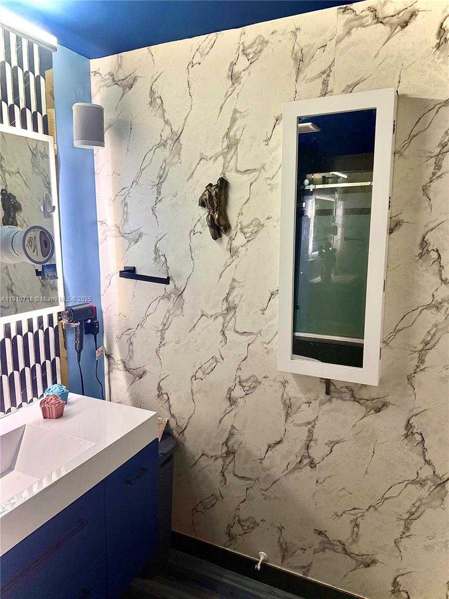 Small Image of 1600 NORTH EAST 1ST AVE #2009, Miami Number 3