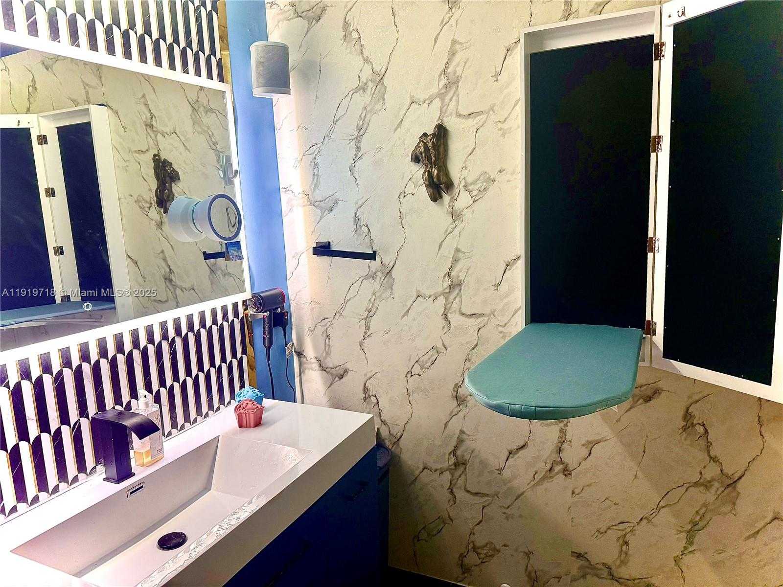 Small Image of 1600 NORTH EAST 1ST AVE #2009, Miami Number 4