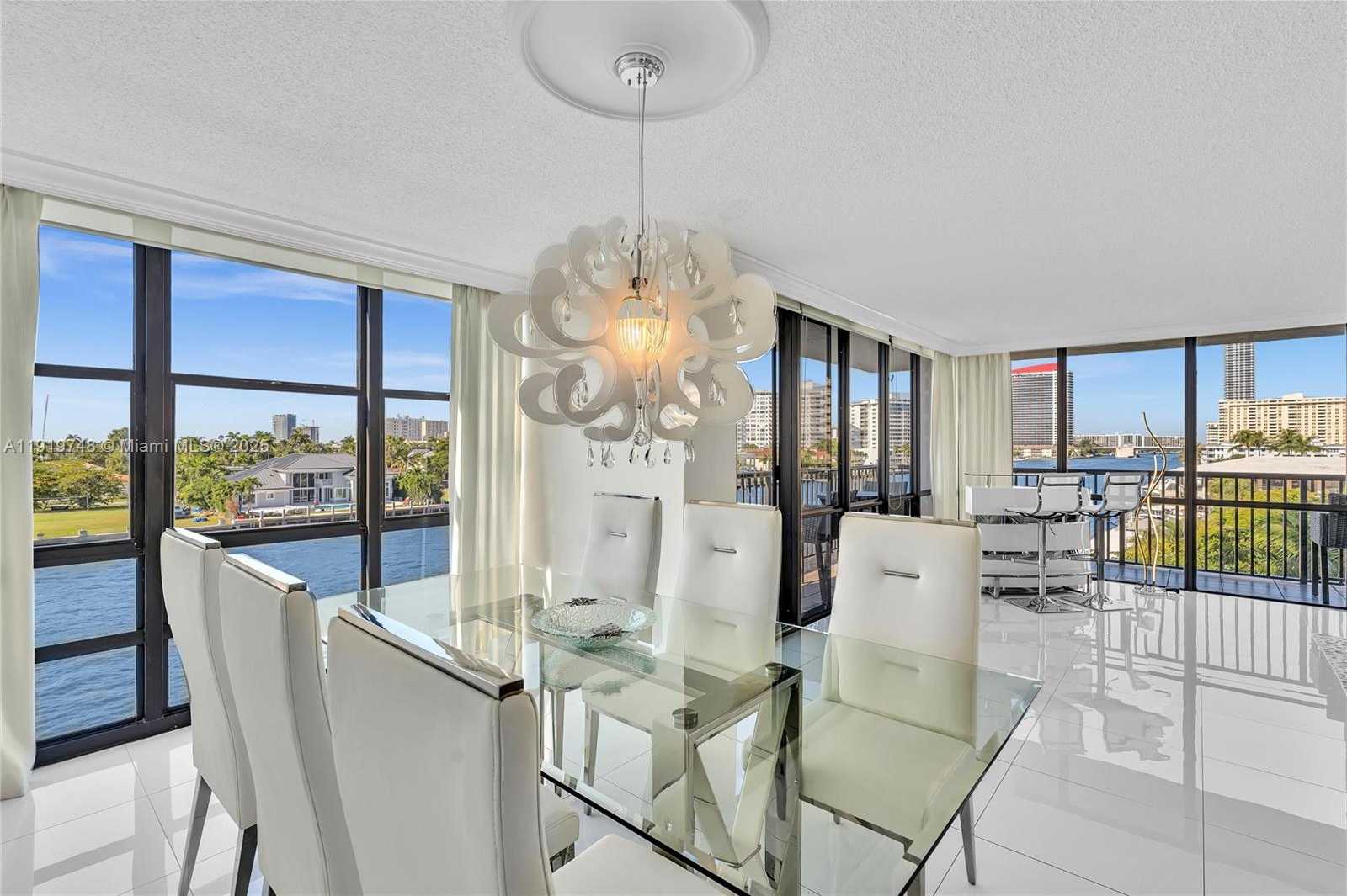 Imagen de Pequeño Objeto