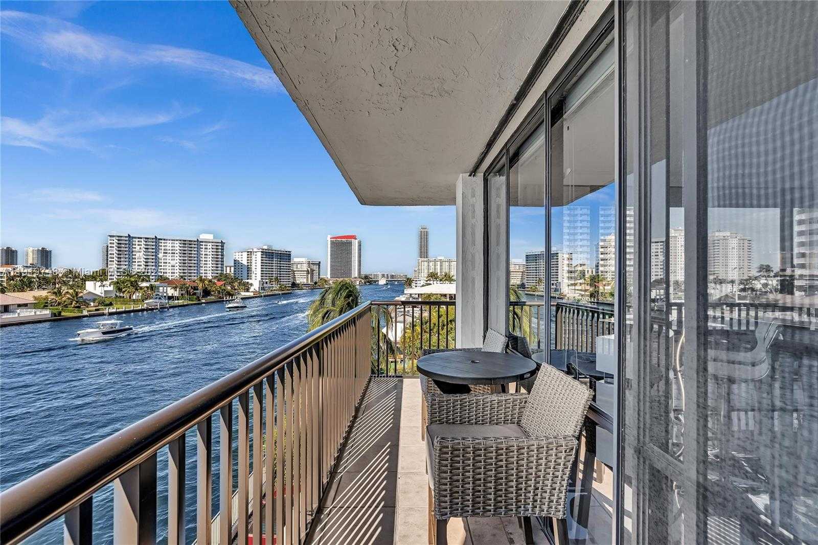 Imagen de Pequeño Objeto