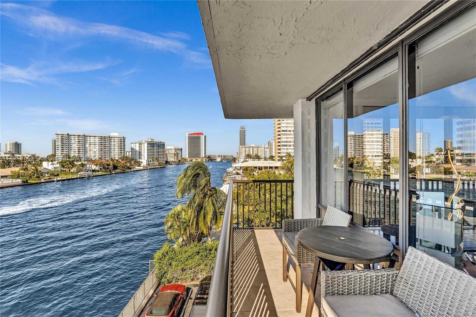 Imagen de Pequeño Objeto