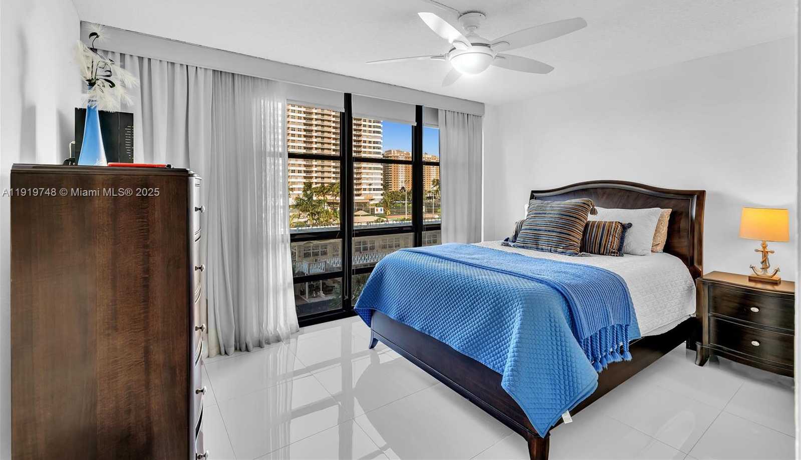 Imagen de Pequeño Objeto