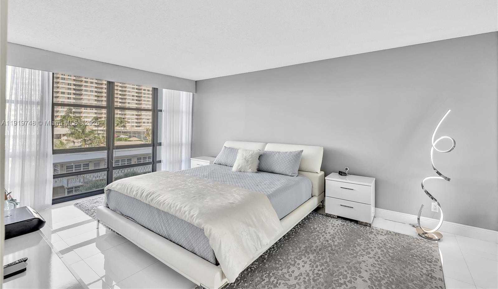 Imagen de Pequeño Objeto