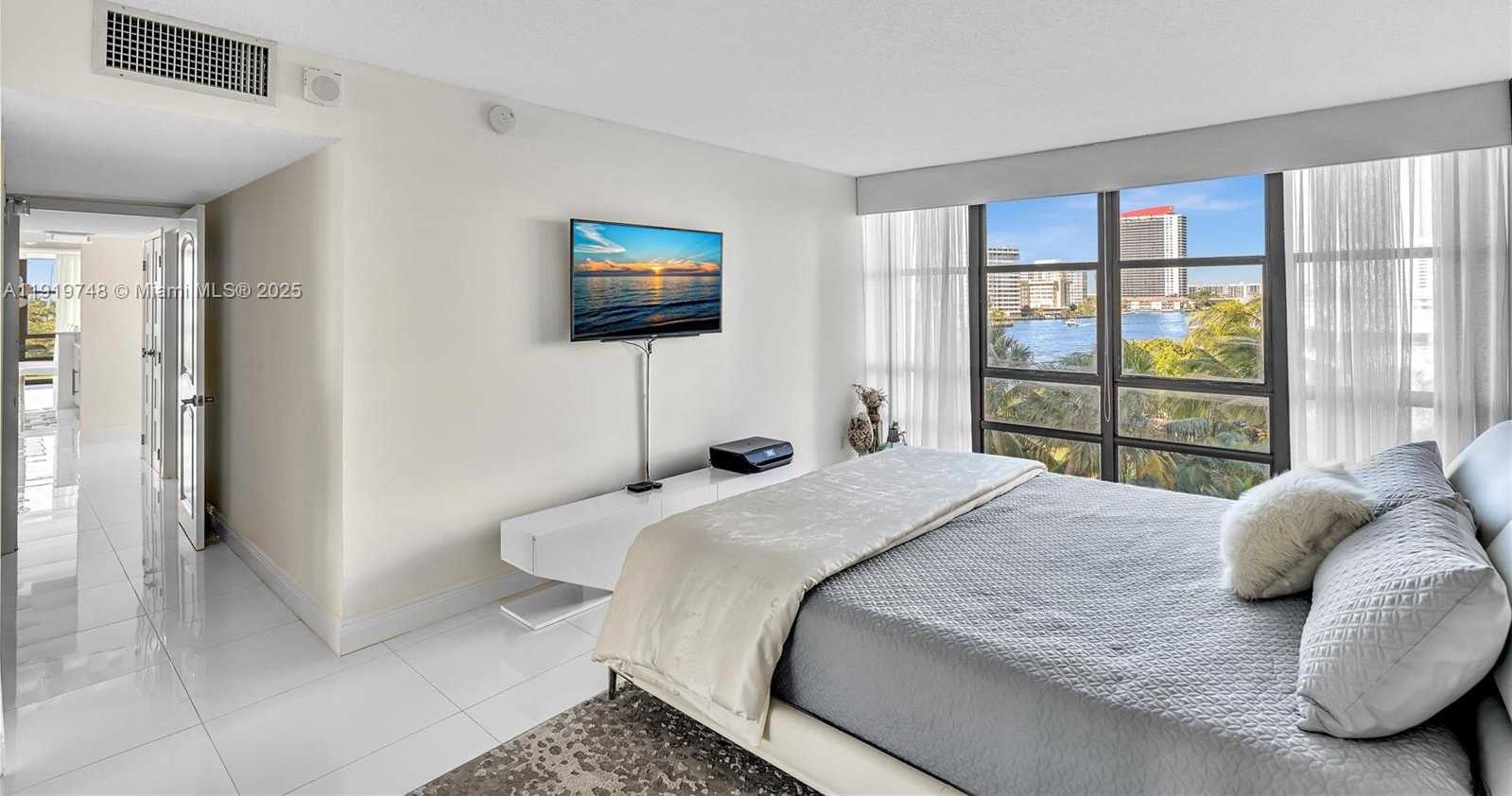 Imagen de Pequeño Objeto