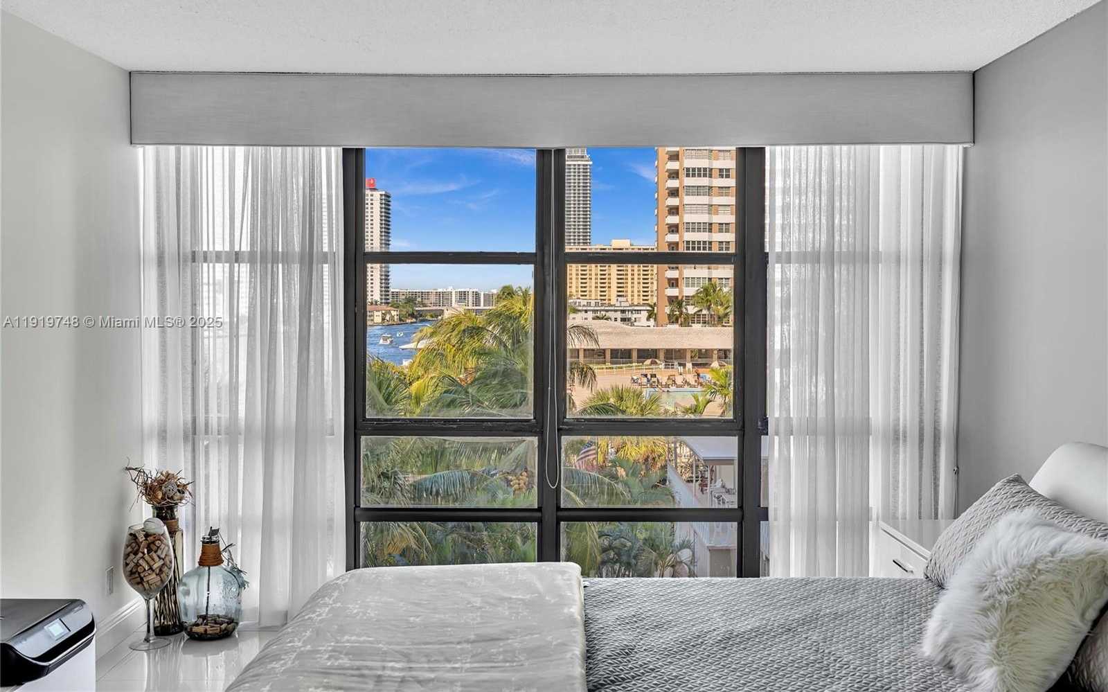 Imagen de Pequeño Objeto