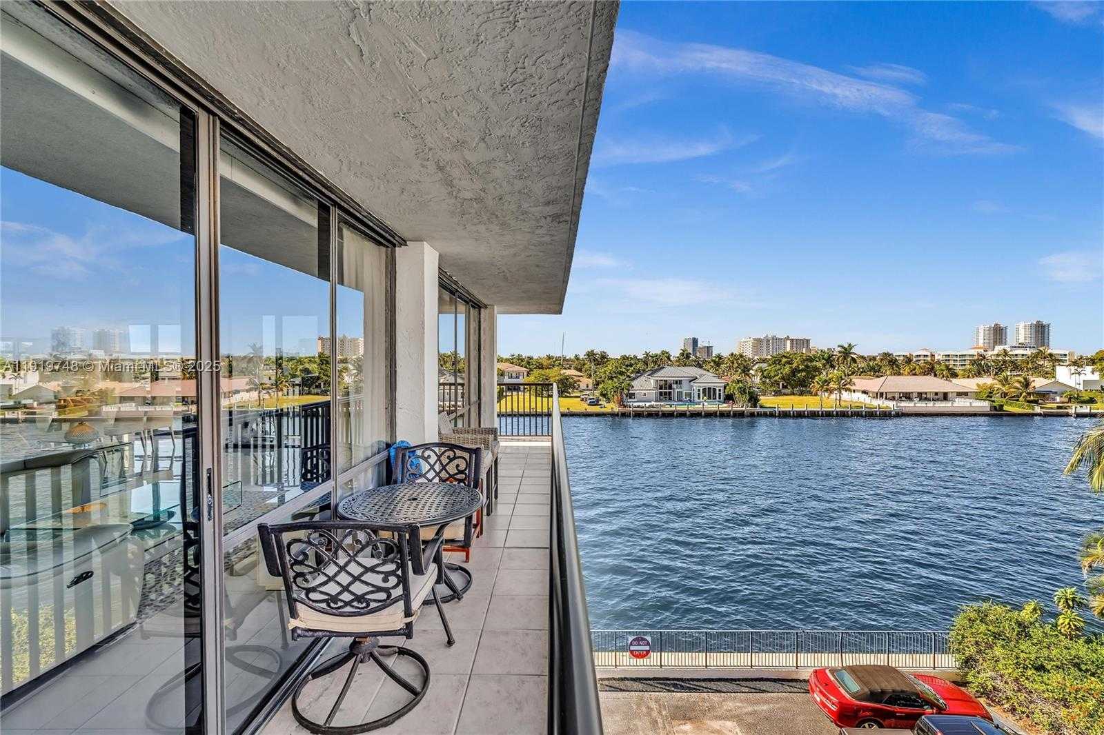 Imagen de Pequeño Objeto