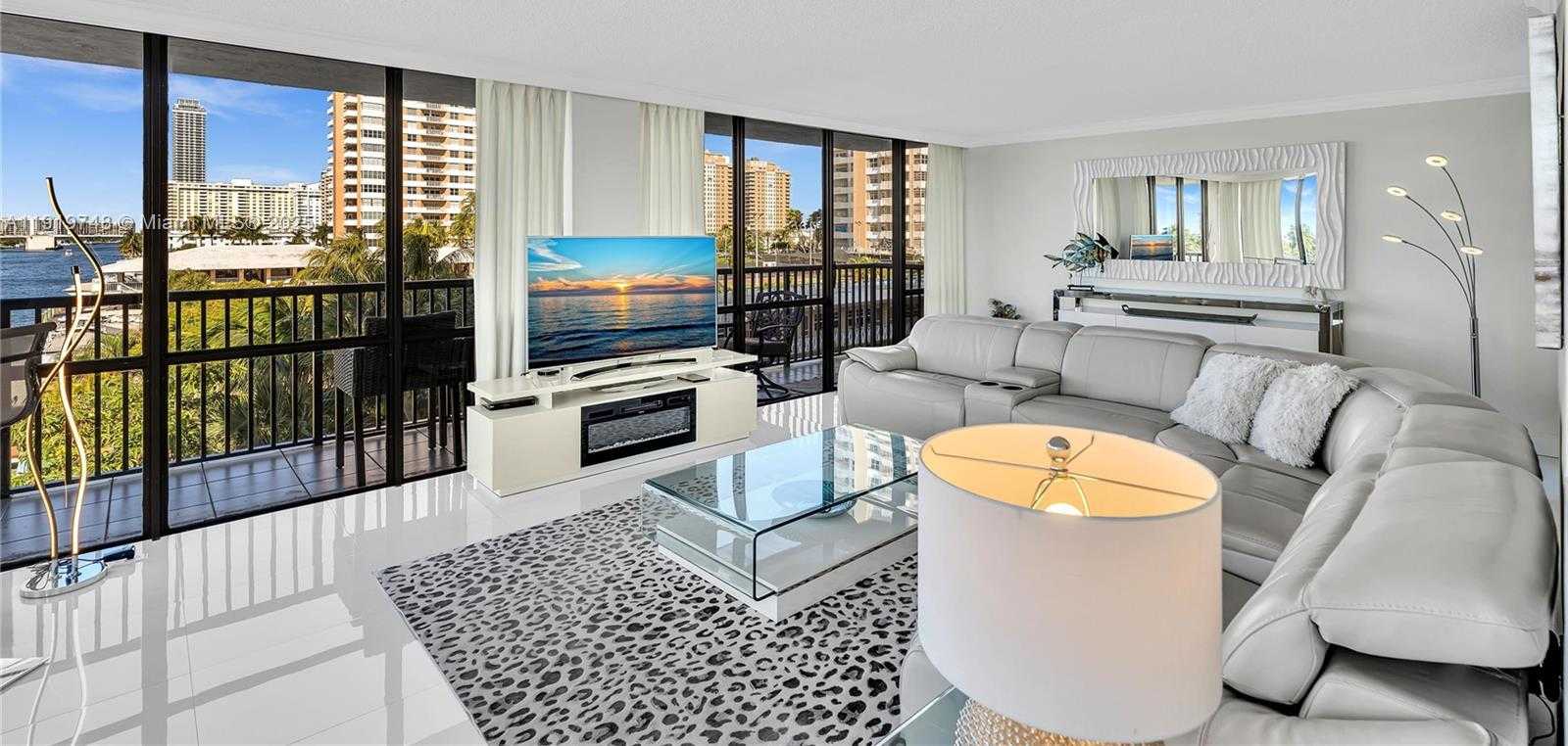 Imagen de Pequeño Objeto