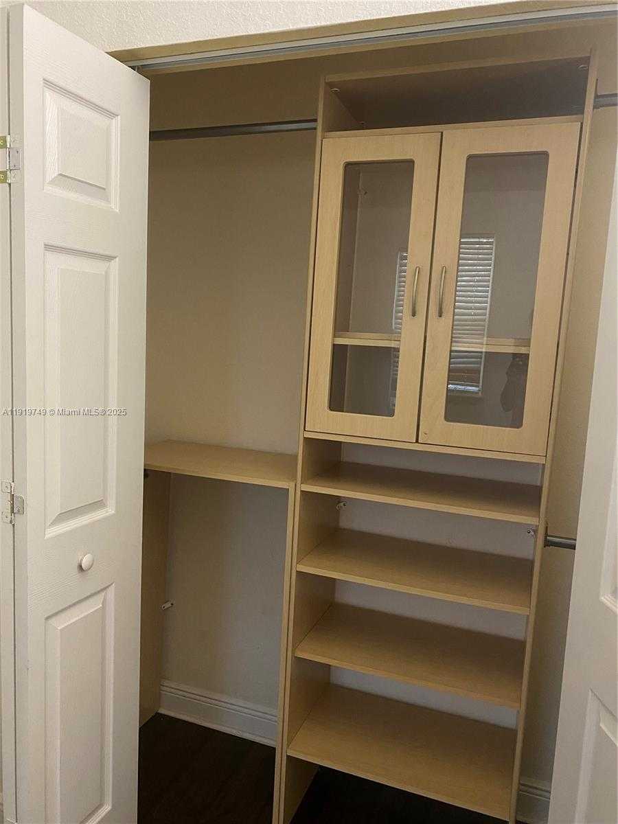 Small Image of Miramar Number 10