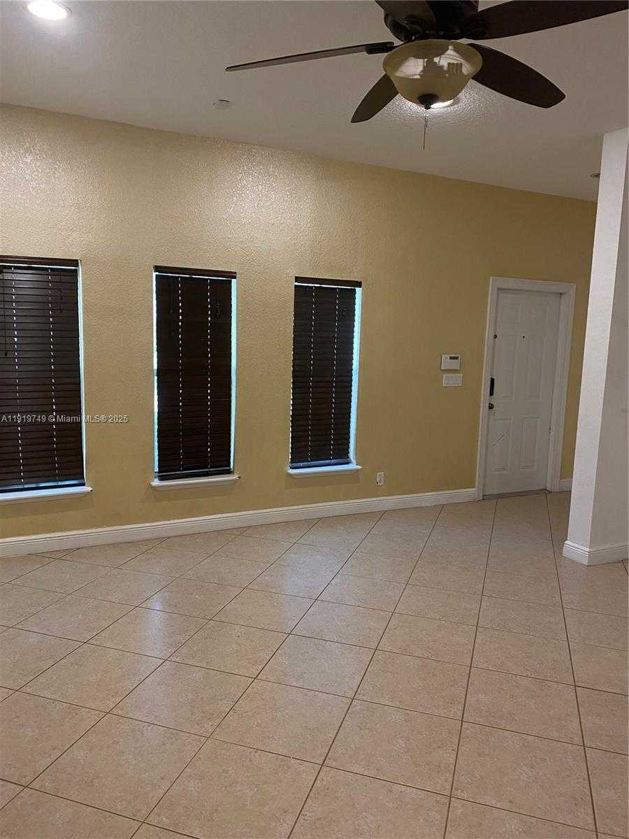 Small Image of Miramar Number 12